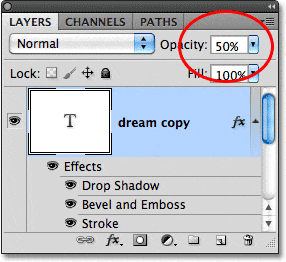 Reducir la opacidad del texto al 50%, con estilos de capa aplicados al texto.