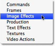 Seleccionar el conjunto de acciones de Efectos de imagen en Photoshop CS3.  Derechos de autor de la imagen © 2008 Photoshop Essentials.com