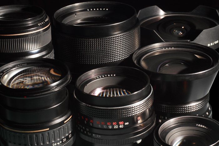 Una gama de lentes Tokina que destacan las abreviaturas de lentes Tokina.