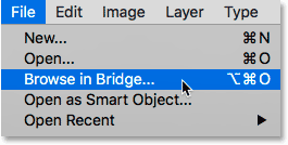 Elegir el comando Examinar en Bridge del menú Archivo en Photoshop.