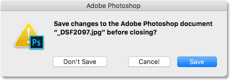 Photoshop le pregunta si desea guardar su trabajo antes de cerrar la imagen.