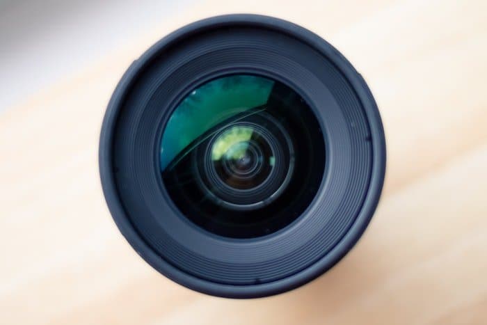 Una foto de cerca de la lente de una cámara.