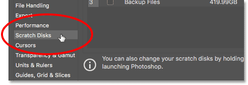 Abriendo las preferencias de Scratch Disks en Photoshop.
