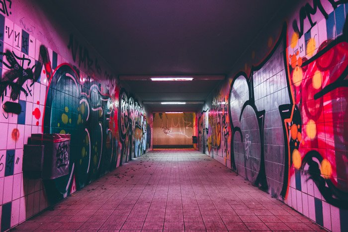 Fotografía urbana de un paso subterráneo