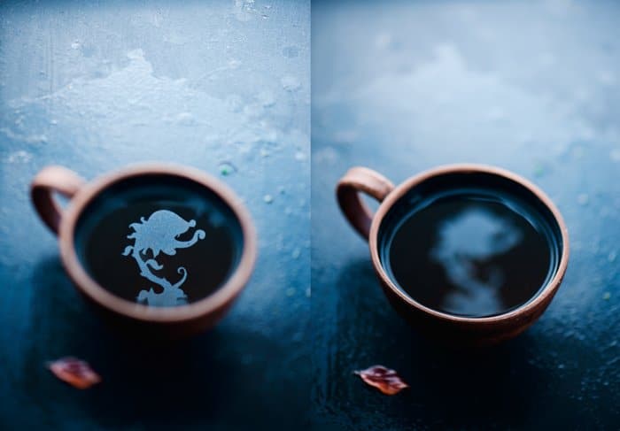 un díptico creativo de naturaleza muerta con reflejos en forma de flor en una taza de café