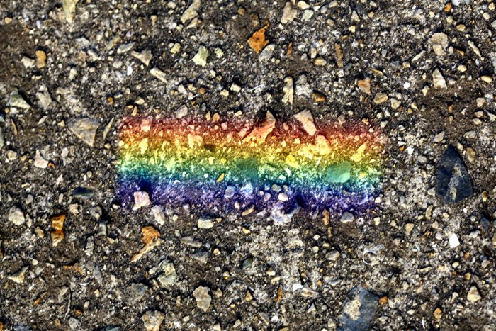 Este espectro se creó con un prisma y luego se proyectó en una pared: consejos para la fotografía de arcoíris
