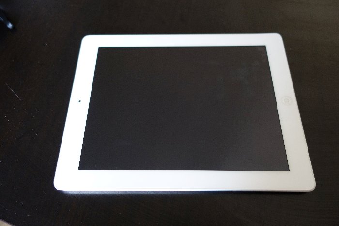 Una tableta iPad blanca: consejos de fotografía de viajes para obtener la mejor manera de hacer copias de seguridad de las fotos