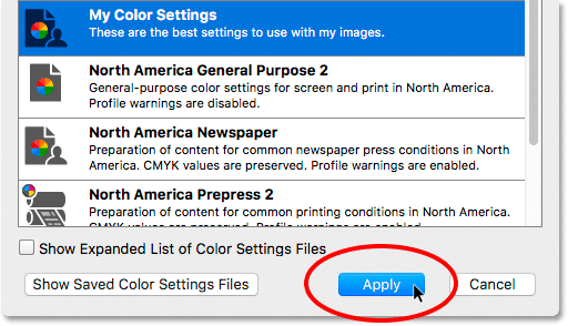 Haciendo clic en el botón Aplicar para sincronizar la configuración de color.