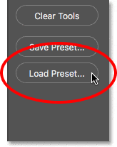 El botón Cargar ajuste preestablecido en el cuadro de diálogo Personalizar barra de herramientas en Photoshop.