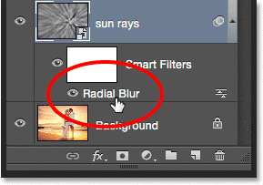 El filtro inteligente Radial Blur en el panel Capas.