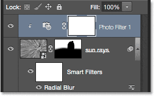 La capa de ajuste del filtro de fotos se recorta a la capa de rayos solares debajo de ella.
