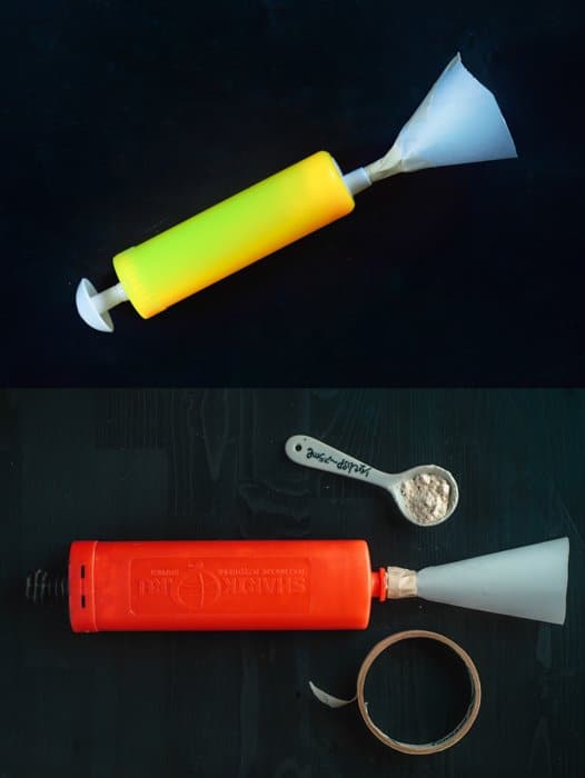 Dos variaciones de bombas de globo utilizadas para crear un bodegón de nubes de harina: fotografías creativas de bodegones