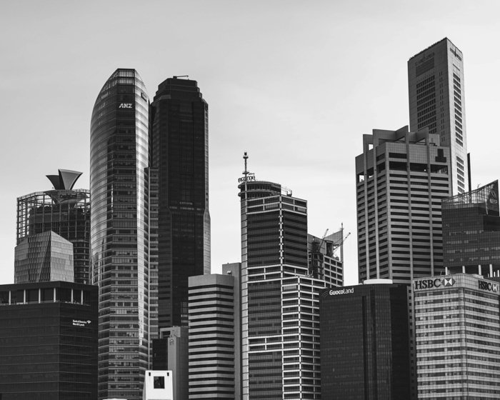 imagen en blanco y negro de rascacielos