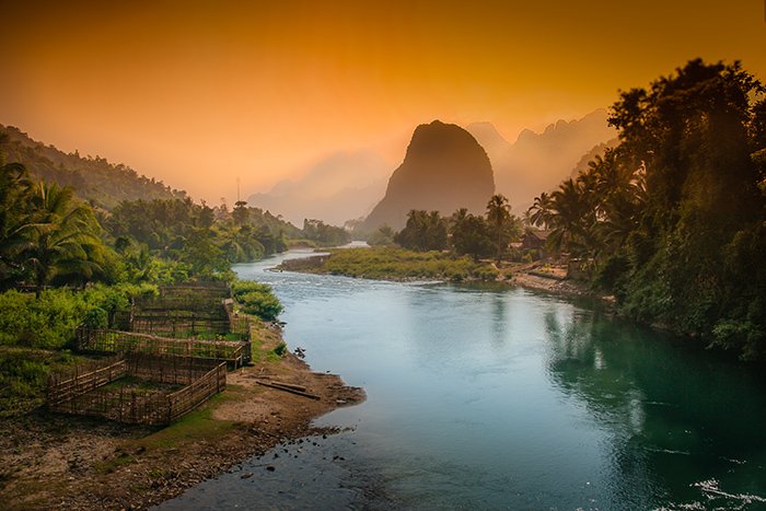 Fotografía de las montañas kársticas de Laos.