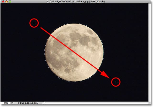 Dibujar una selección elíptica alrededor de la luna.