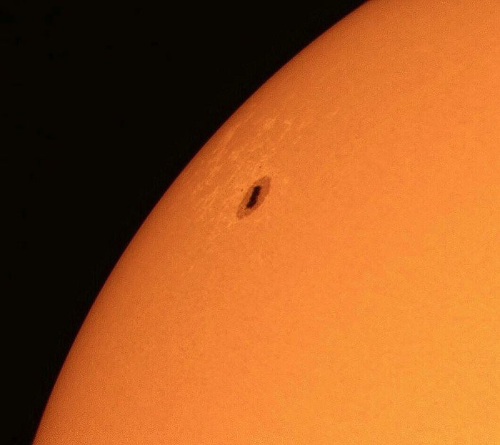 Mancha solar tomada con un telescopio Celestron 6SE y una cámara planetaria ZWO ASI 120 MC.  como fotografiar el sol
