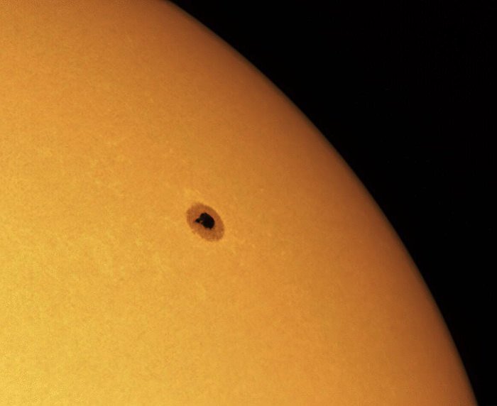 El Sol fotografiado usando una cámara planetaria y un telescopio