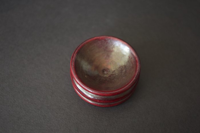 una bola de madera para fotografía con bola de cristal