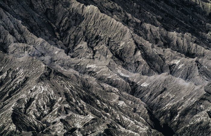 vista aérea de un paisaje montañoso rocoso - impresionantes fotos de paisajes