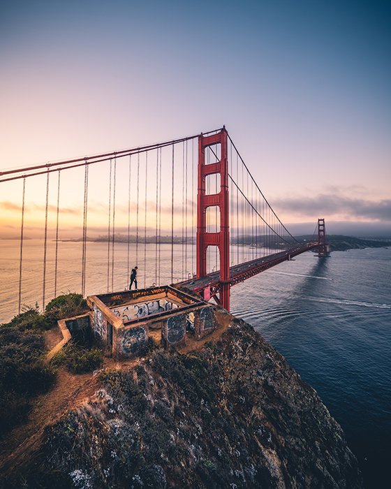 Foto aérea de un puente rojo: hermosos principios de fotografía