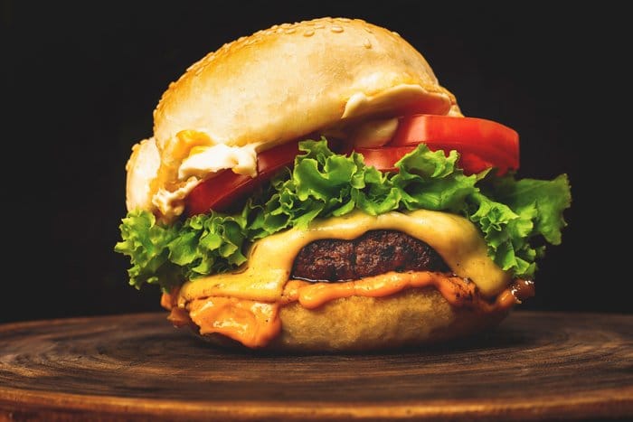 Foto de primer plano de una deliciosa hamburguesa