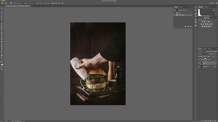 Una captura de pantalla de la edición de una foto de hamburguesa en lightroom