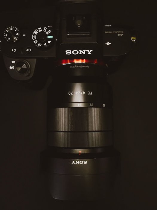 Una cámara Sony DSLR