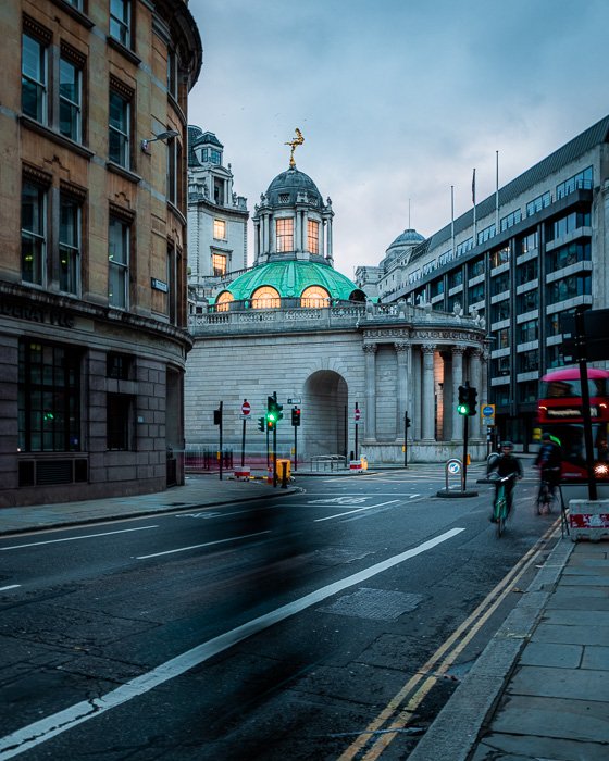 Una imagen de las calles de Londres tomada con la EOS R5 de Canon