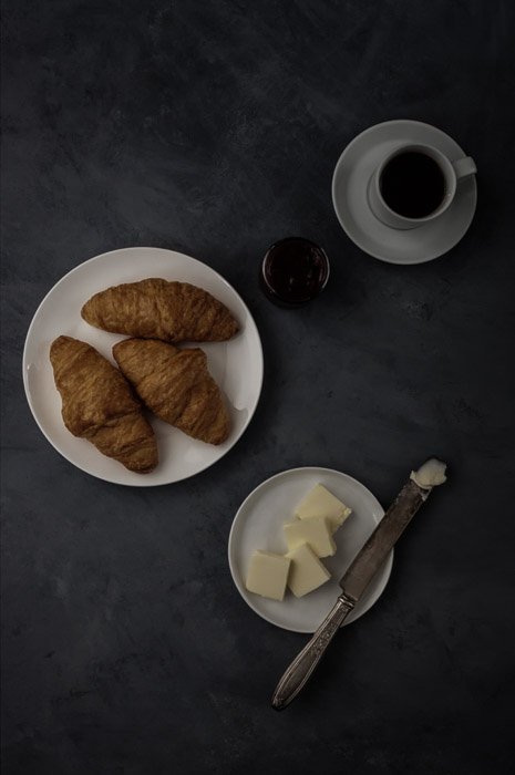 Fotografía de comida oscura y de mal humor desde arriba