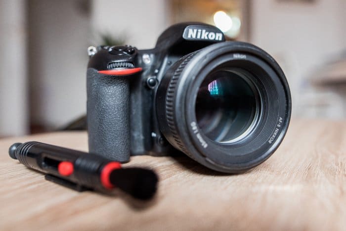 una lente Nikon DSLR limpia