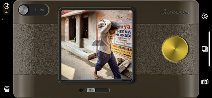 Captura de pantalla de la aplicación Hipstamatic, cámara retro, escena de una calle india 