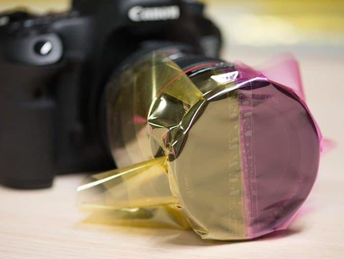 El plástico de colores es un excelente filtro para fotografías de bricolaje