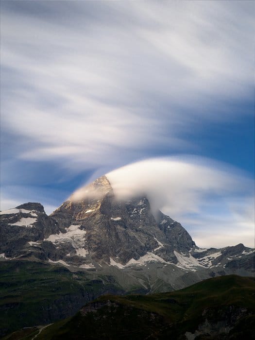 La montaña Matterhorn en un día nublado