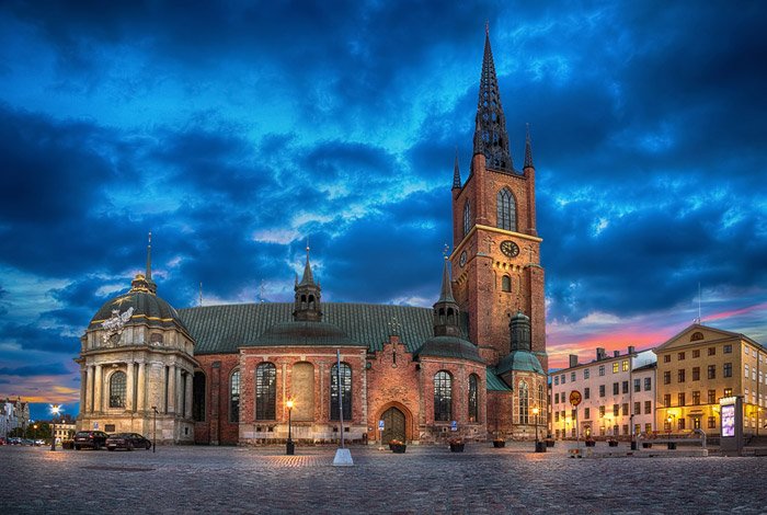 Dramática imagen HDR de la iglesia de Riddarholmen, Estocolmo, Suecia