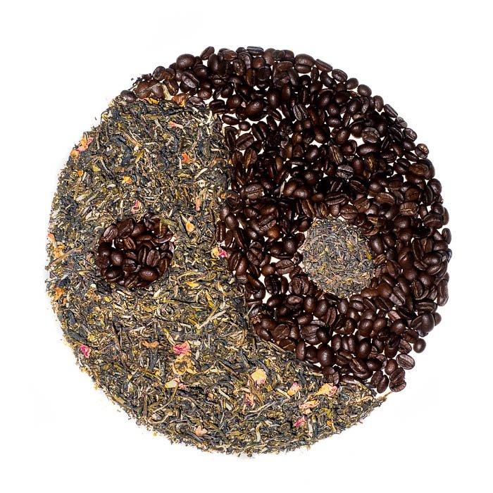 Plano creativo de café y té símbolo de yin yang