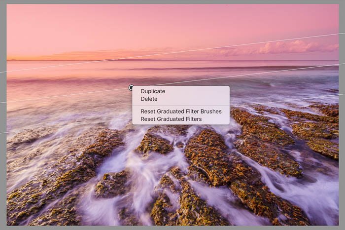 Captura de pantalla de la edición de un paisaje costero con filtros de Lightroom duplicados de Lightroom