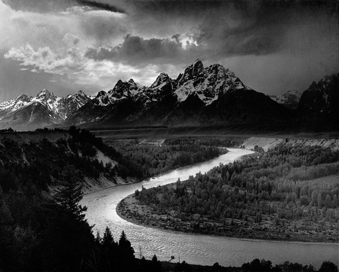 Impresionante foto de paisaje en blanco y negro de Ansel Adams