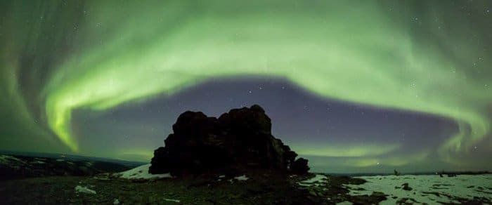 fotografía panorámica de la aurora boreal o aurora boreal