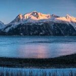 Una impresionante foto panorámica de un paisaje helado en Haines, Alaska