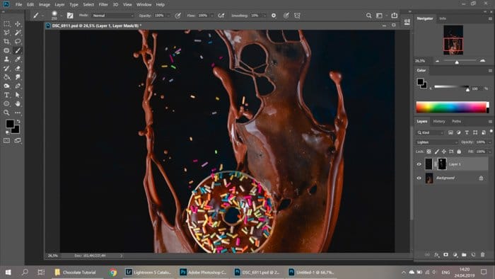 Una captura de pantalla de la edición de fotografías de alimentos con salpicaduras de chocolate en Photoshop