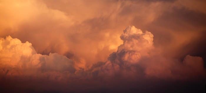 foto de nubes de color naranja