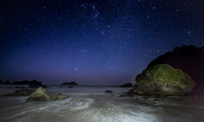 Fotografía costera: fotografía de larga exposición de la costa por la noche