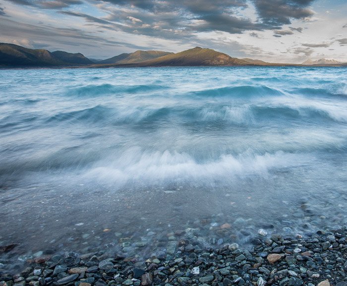 Fotografía costera: ondas capturadas con desenfoque de movimiento de larga exposición