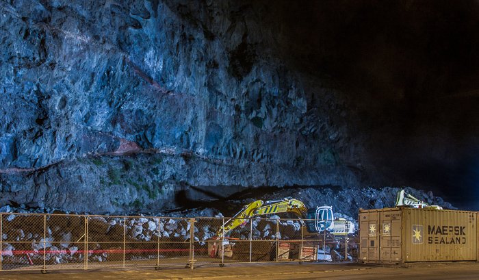 Una fotografía de la calle en color de Redcliffs, Christchurch, Nueva Zelanda en la noche en color.