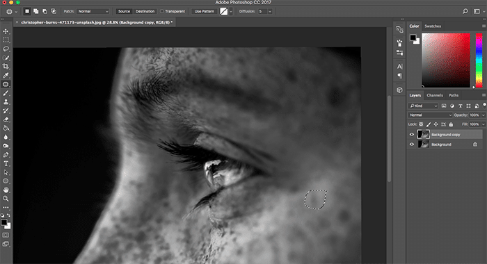 Una captura de pantalla que muestra cómo colorear fotografías en blanco y negro en Photoshop