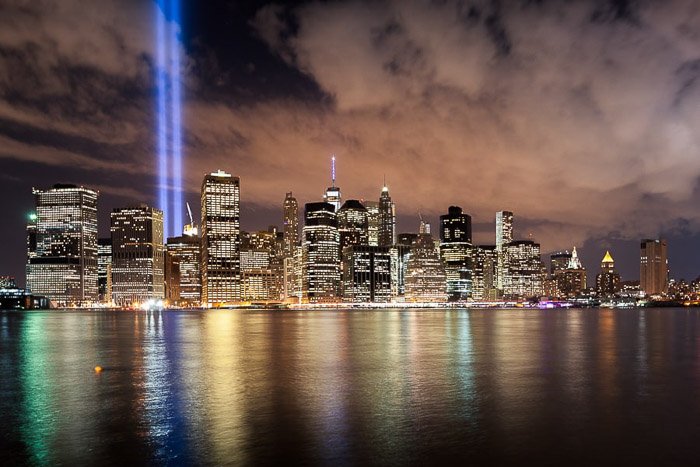 Impresionante foto de los horizontes de la ciudad de Nueva York por la noche