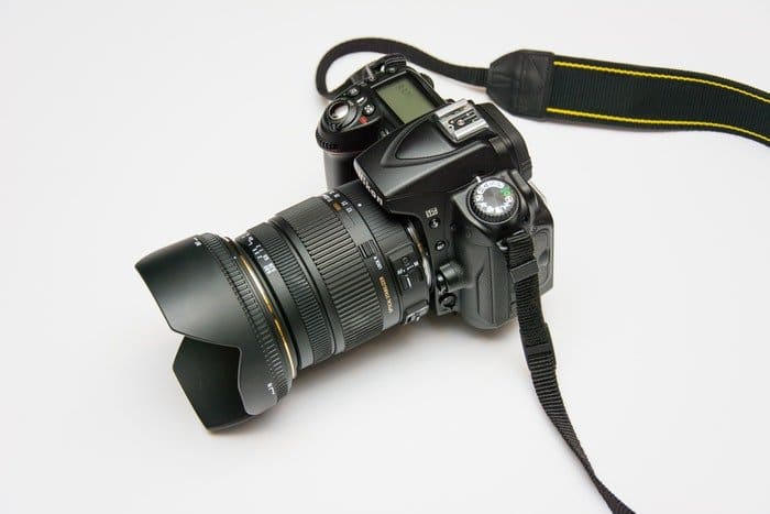 Cámara Nikon DSLR con zapata 