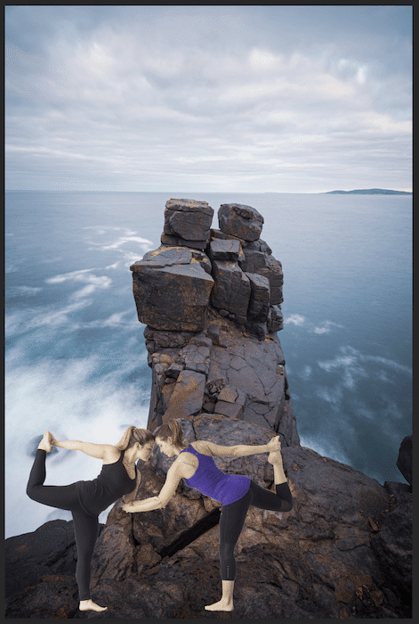 Recorta la imagen de una mujer en pose de yoga transpuesta al fondo de un acantilado en Photoshop para una fotografía compuesta