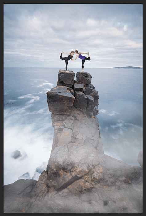 Agregar niebla a la imagen con mujeres en una pose de yoga en la cima de un acantilado en Photoshop para fotografía compuesta