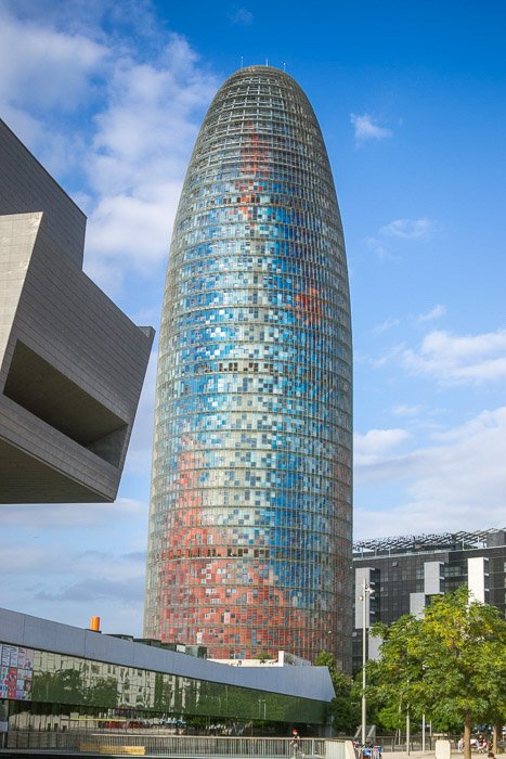 Imagen correctamente expuesta de la torre AGBAR de Barcelona.  Cómo corregir la exposición en Lightroom
